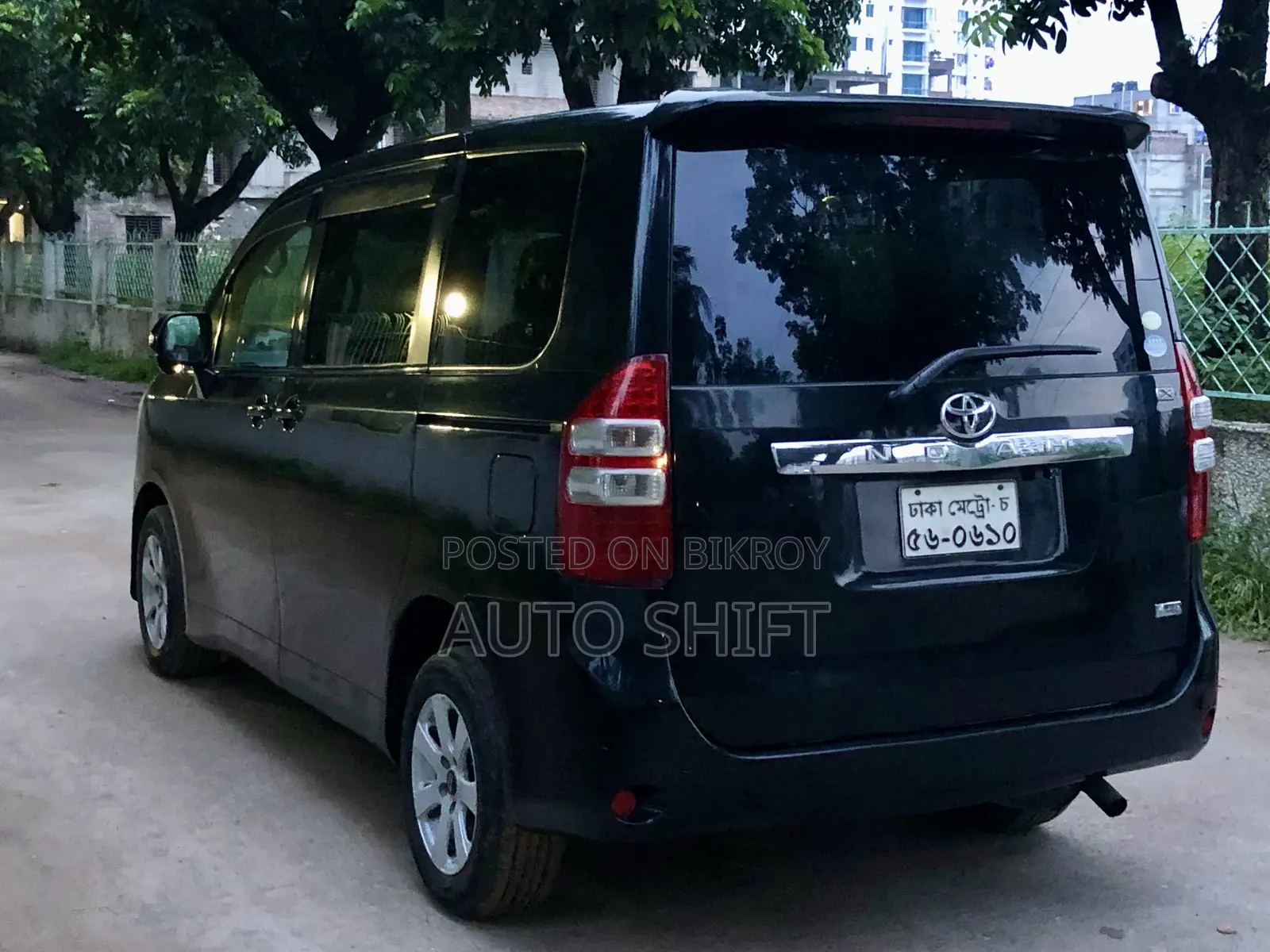 Toyota Noah 2010 Black