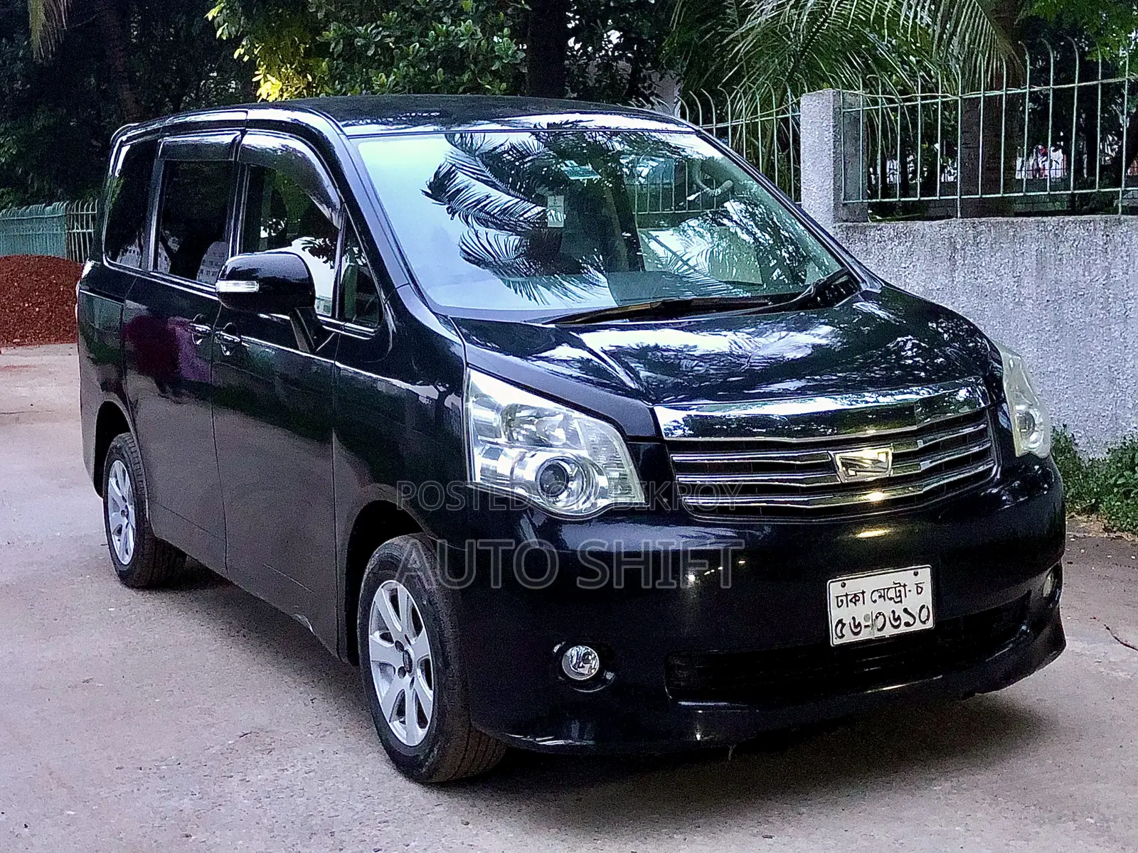 Toyota Noah 2010 Black