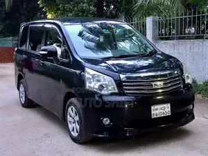 Toyota Noah 2010 Black