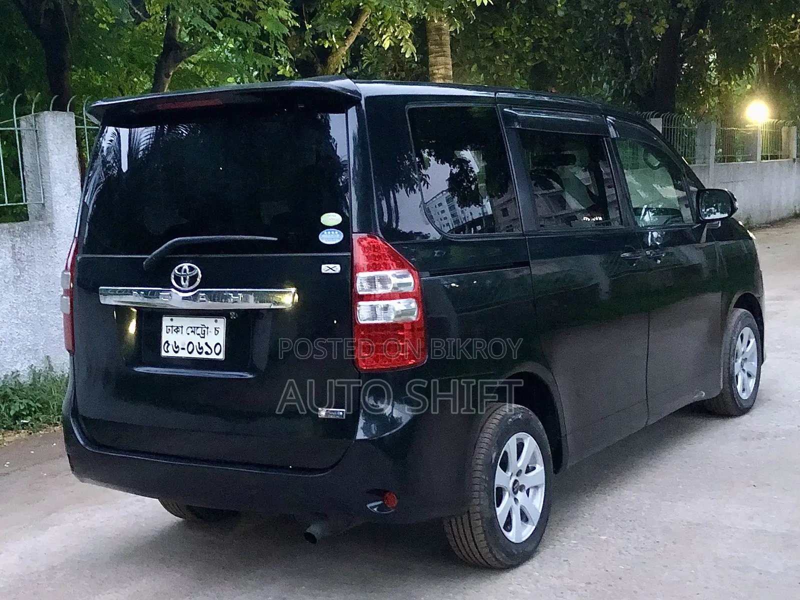 Toyota Noah 2010 Black