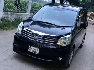 Toyota Noah 2010 Black