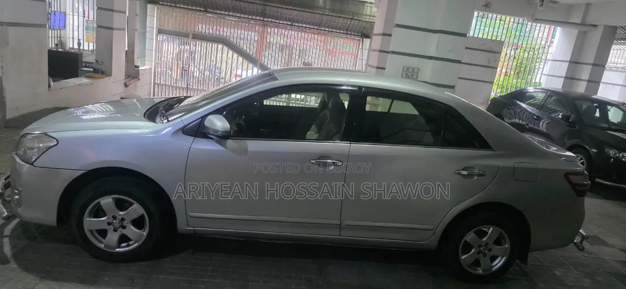 Toyota Premio 2013 Silver