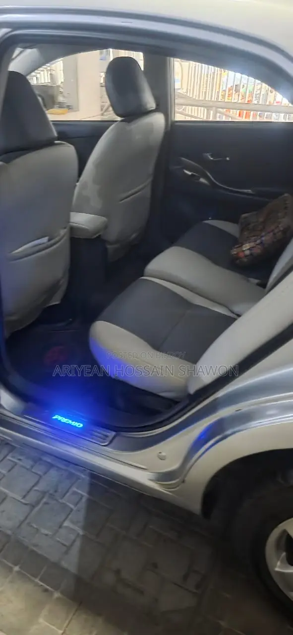 Toyota Premio 2013 Silver