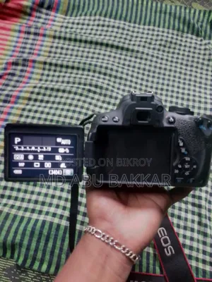 Canon 700 D