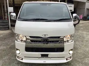 Toyota HiAce 2022