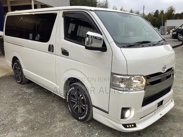 Toyota HiAce 2022
