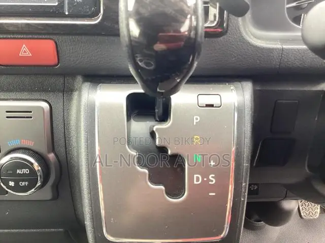Toyota HiAce 2022