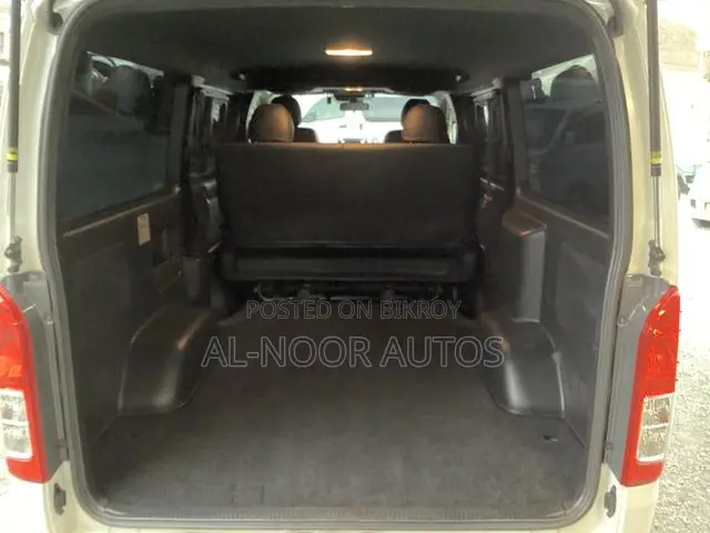 Toyota HiAce 2022