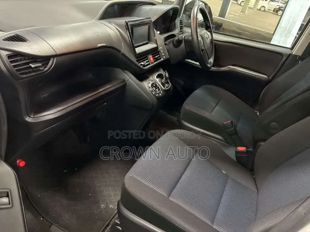 Toyota Noah 2021 Pearl