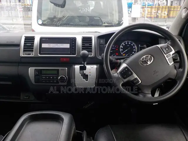 Toyota HiAce 2021 Silver