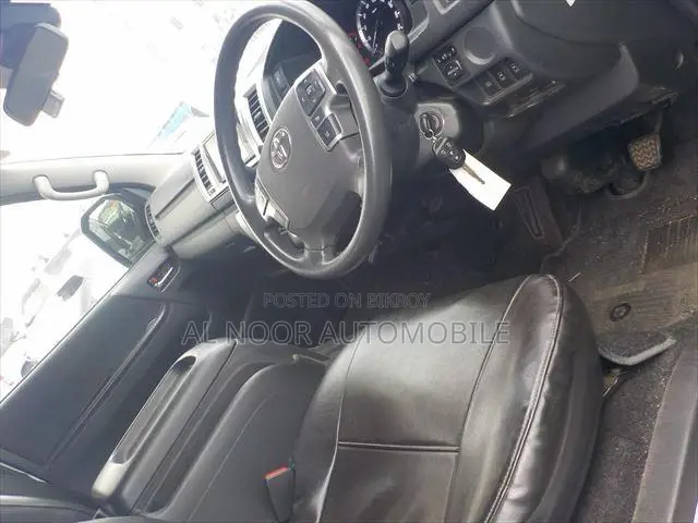 Toyota HiAce 2021 Silver