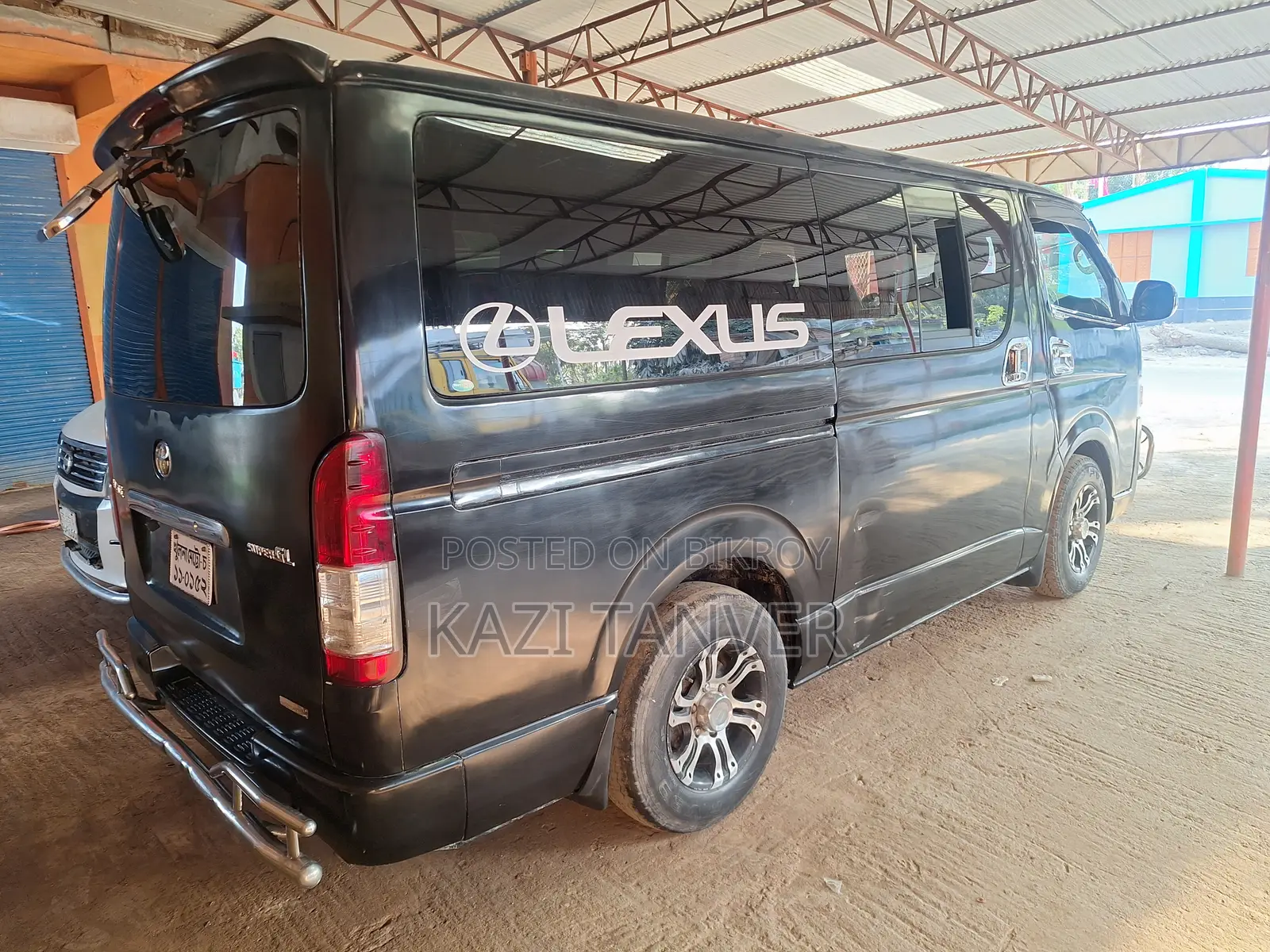 Toyota HiAce 2005 Black