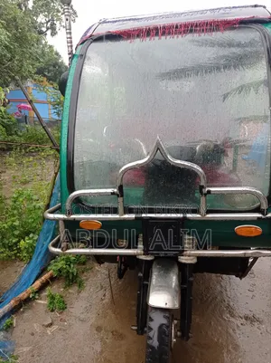 একটি ইজিবাইক বিক্রি করা হবে ব্যাটারি নতুন দুইমাস বয়স।