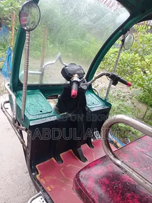 একটি ইজিবাইক বিক্রি করা হবে ব্যাটারি নতুন দুইমাস বয়স।