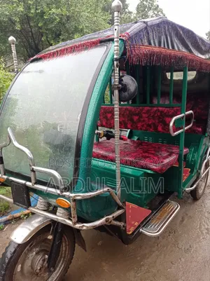 একটি ইজিবাইক বিক্রি করা হবে ব্যাটারি নতুন দুইমাস বয়স।