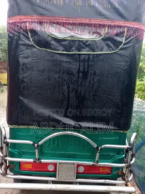 একটি ইজিবাইক বিক্রি করা হবে ব্যাটারি নতুন দুইমাস বয়স।