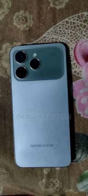 Tecno Spark 40 128 GB Silver