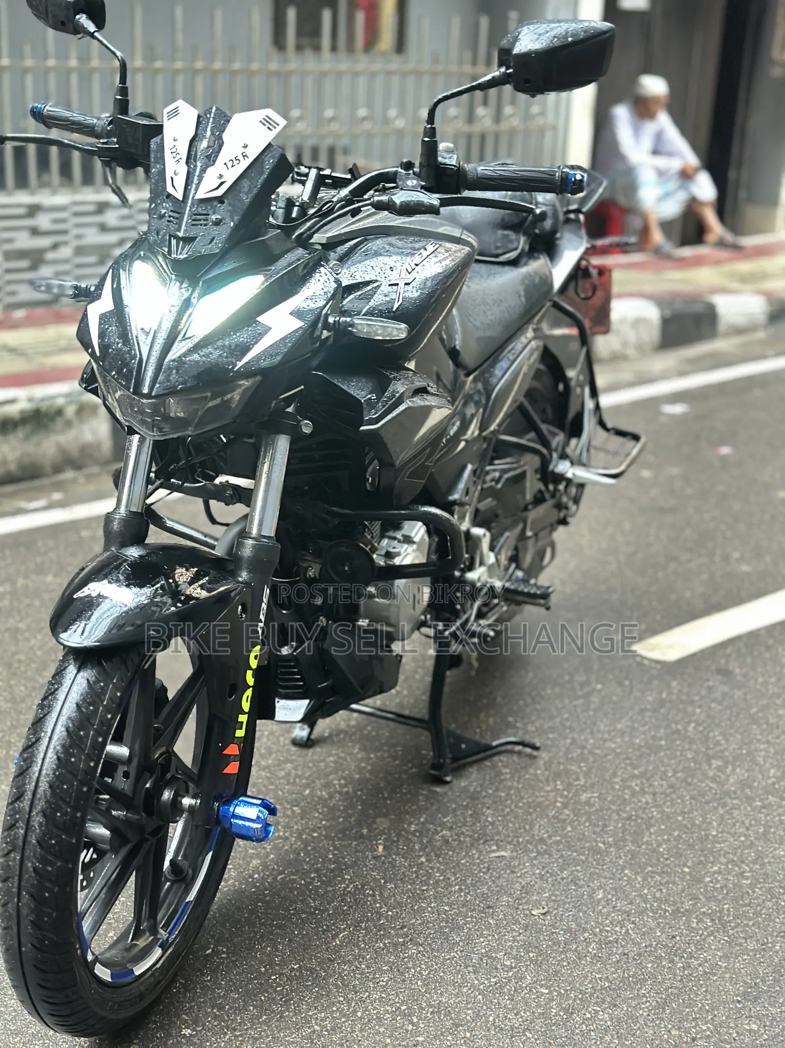 হিরো এক্সট্রিম ১২৫আর ২০২৫ কালো
