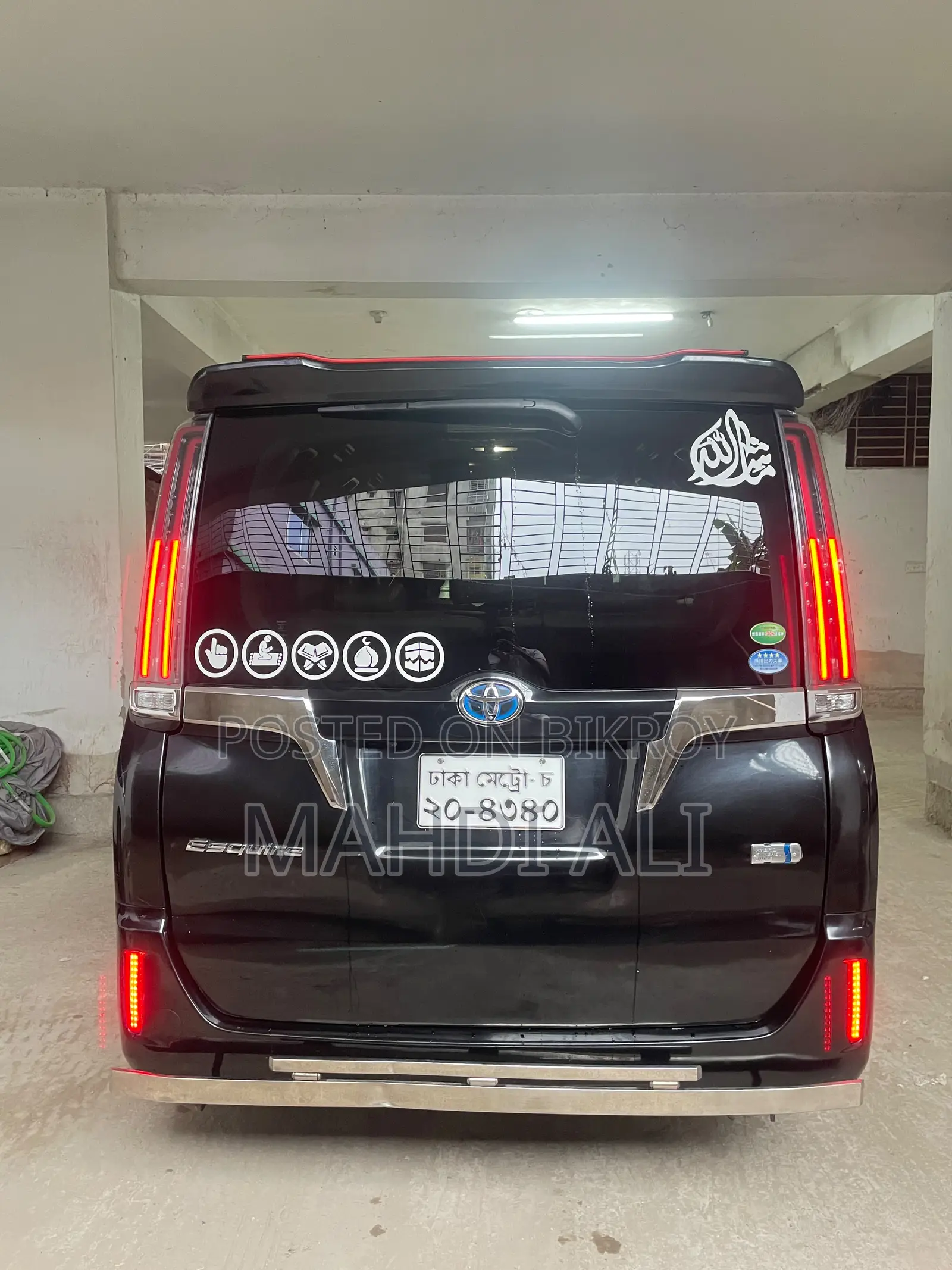 টয়োটা এস্কয়ার ১.৮ ফ্রন্ট হুইল ড্রাইভ হাইব্রিড (৭ সিটার) ২০১৭ কালো