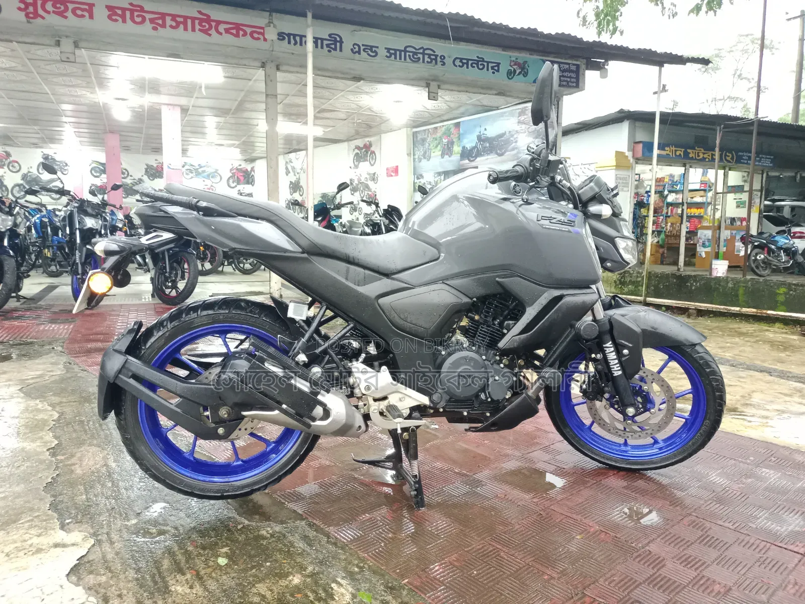 Yamaha FZS V3 2025 Silver