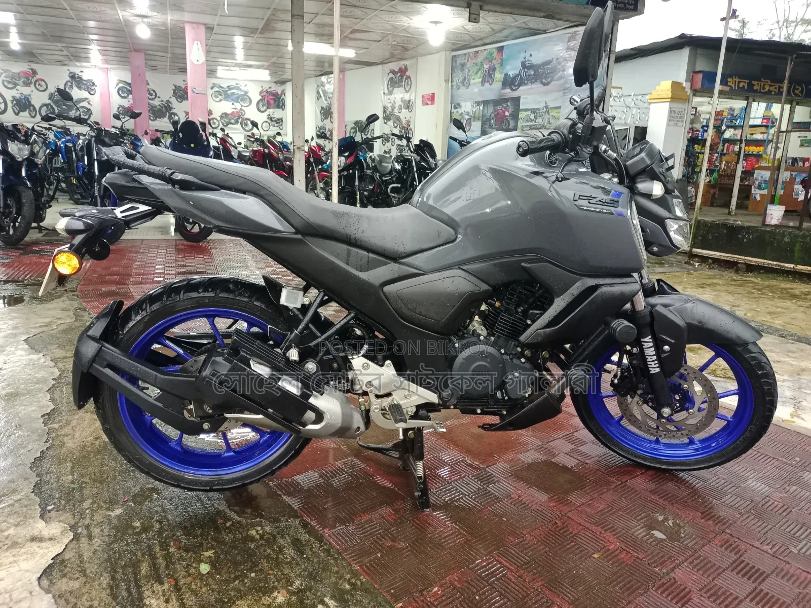 Yamaha FZS V3 2025 Silver