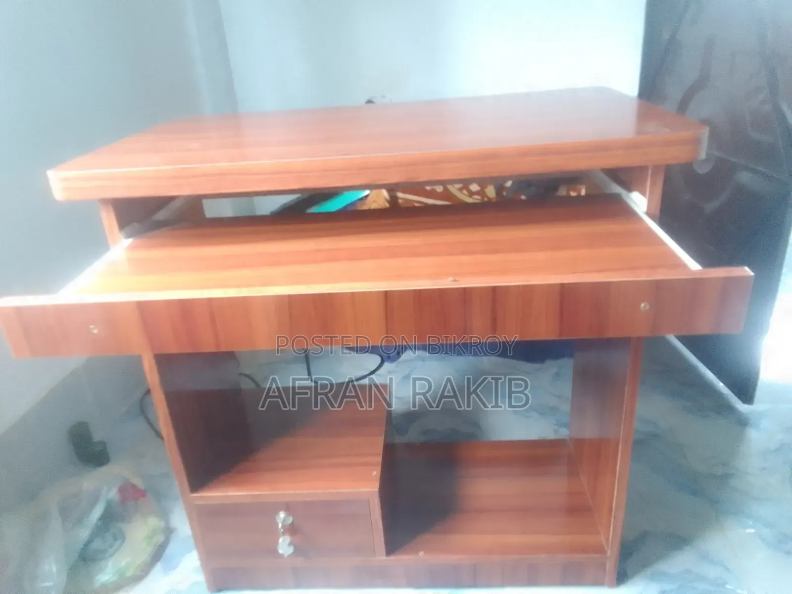 Computer table for sale