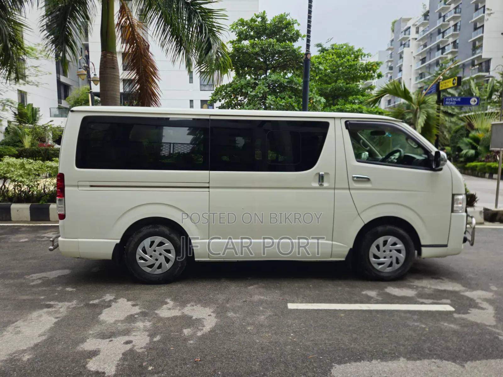 New Toyota Noah 2017 Pearl