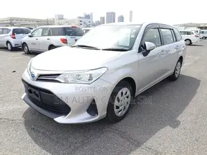 Toyota Corolla Fielder 1.5 Hybrid FWD 2021 Silver