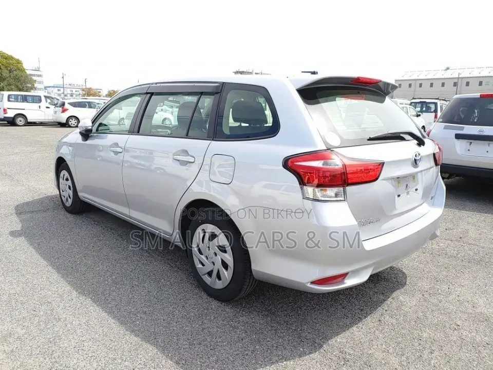 Toyota Corolla Fielder 1.5 Hybrid FWD 2021 Silver