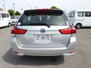 Toyota Corolla Fielder 1.5 Hybrid FWD 2021 Silver