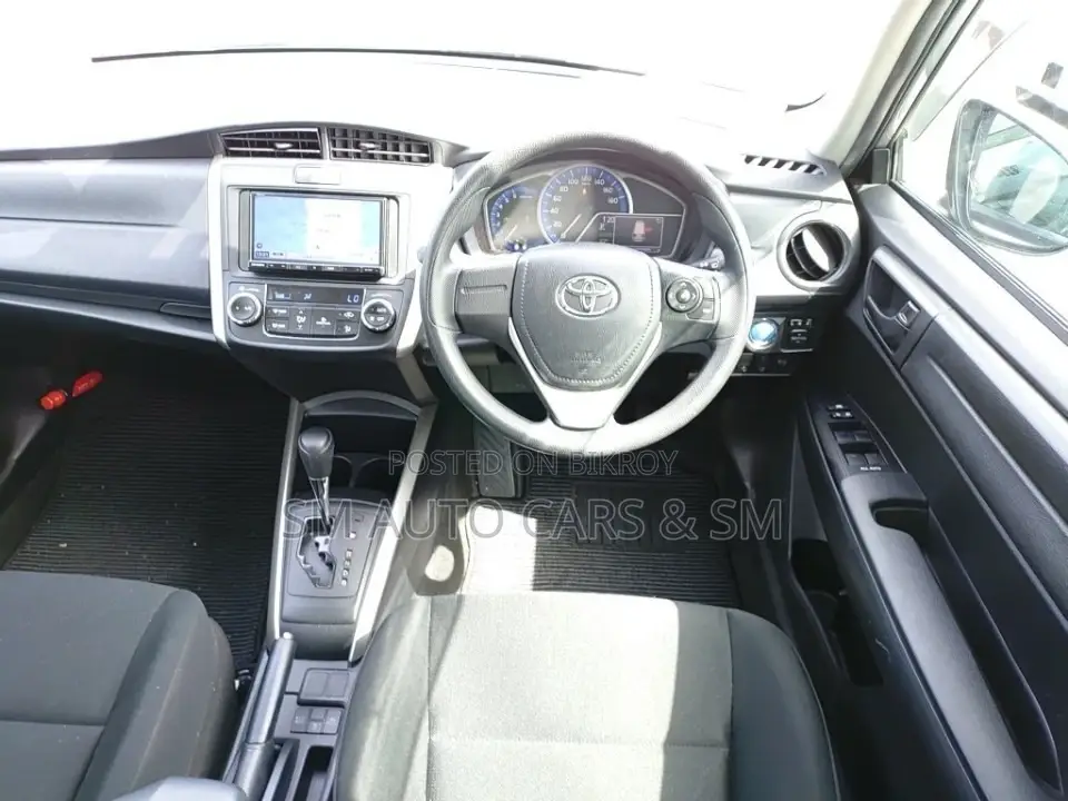 Toyota Corolla Fielder 1.5 Hybrid FWD 2021 Silver