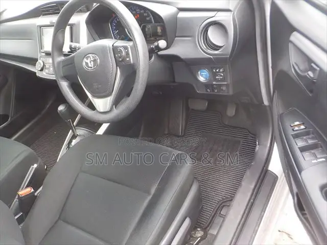Toyota Corolla Fielder 1.5 Hybrid FWD 2021 Silver
