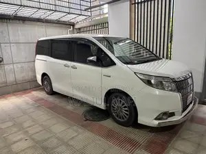 টয়োটা এস্কয়ার ১.৮ ফ্রন্ট হুইল ড্রাইভ হাইব্রিড (৭ সিটার) ২০১৬ পার্ল