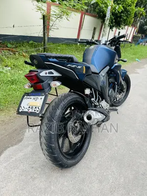 ইয়ামাহা এফজেড ২০১৮ ব্লু