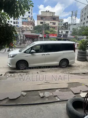 টয়োটা এস্কয়ার ১.৮ ফ্রন্ট হুইল ড্রাইভ হাইব্রিড (৭ সিটার) ২০১৬ পার্ল