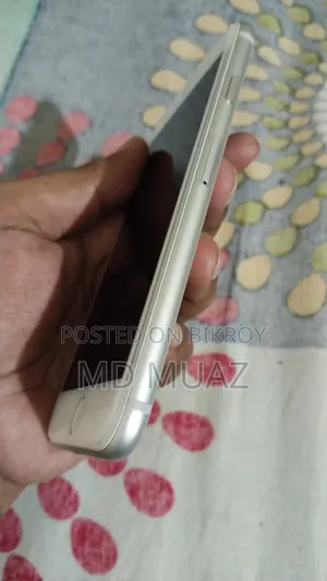 New Apple iPhone 8 64 GB White