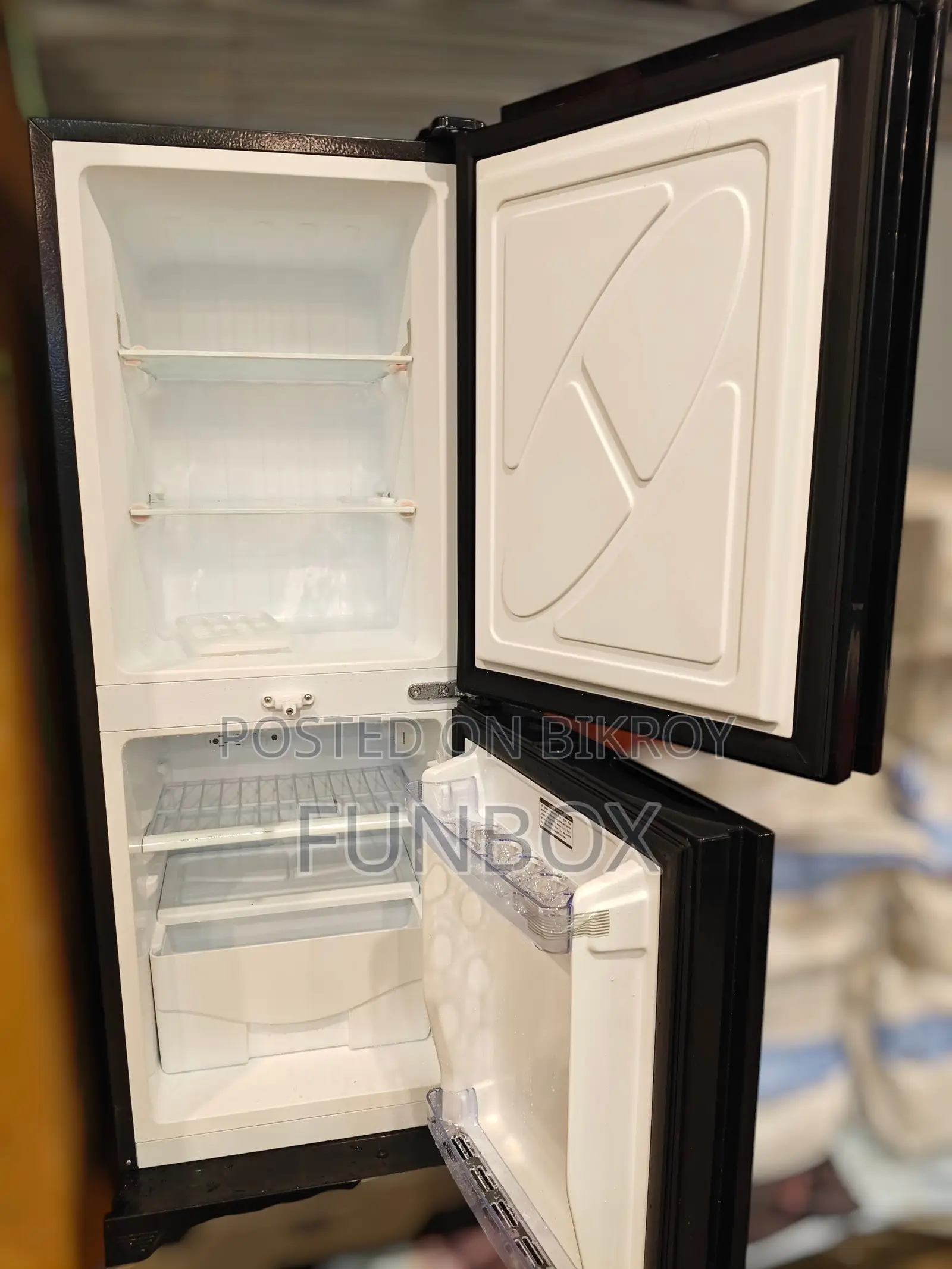 1 Week Used Walton WFD-1e0 Refrigerator 150 Liters