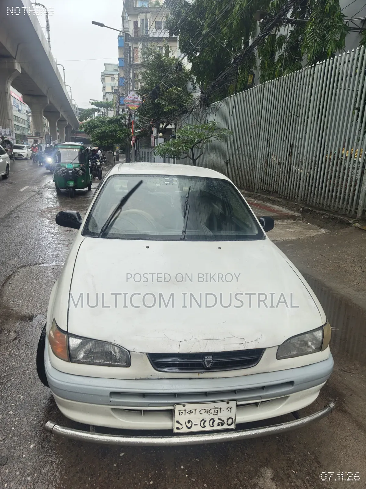 টয়োটা করোলা ১৯৯৬ সাদা