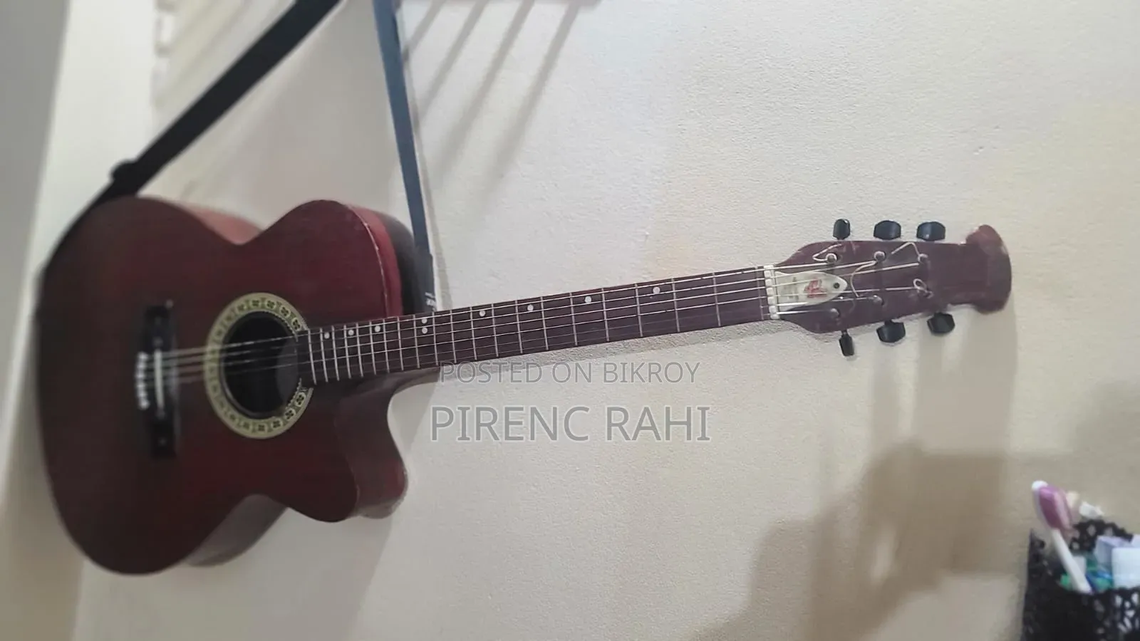 গিটার মোটামুটি ভালো