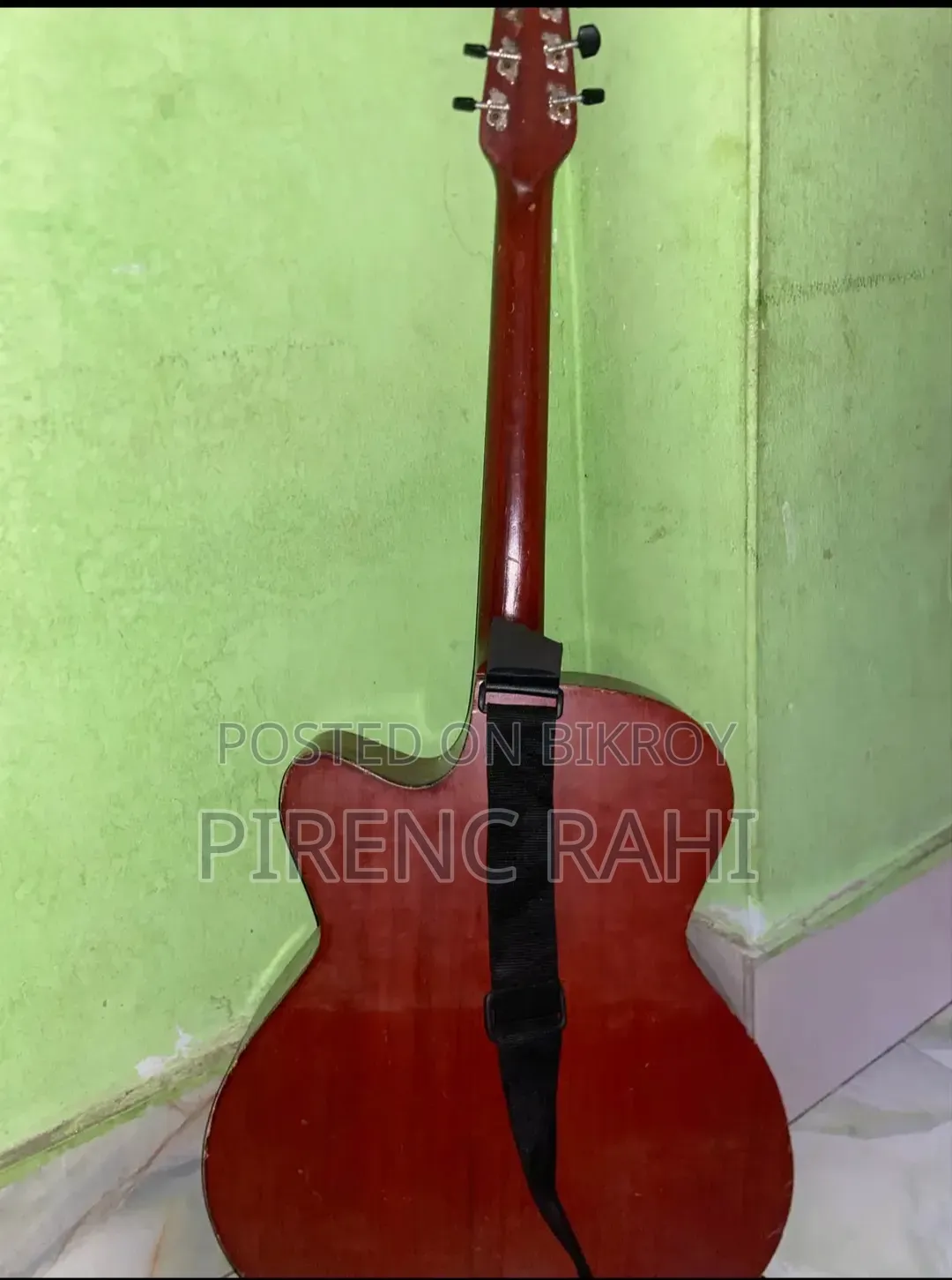 গিটার মোটামুটি ভালো