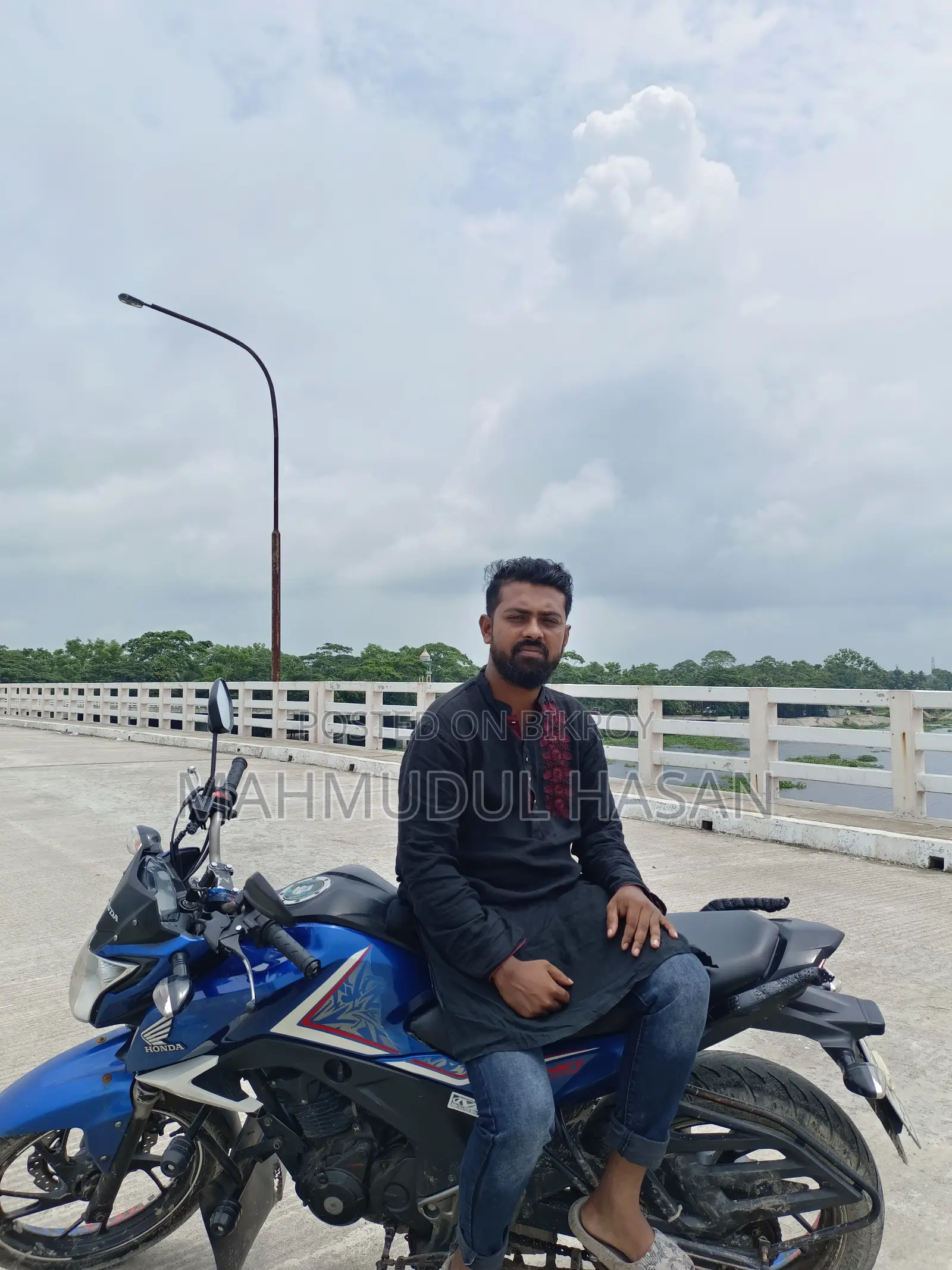 হোন্ডা সিবি ২০১৭ নীল