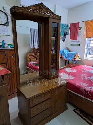 ড্রেসিং টেবিল