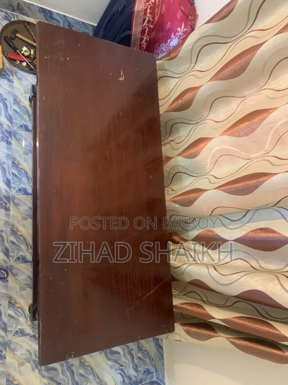এই টেবিলটি বিক্রয় করা হবে।