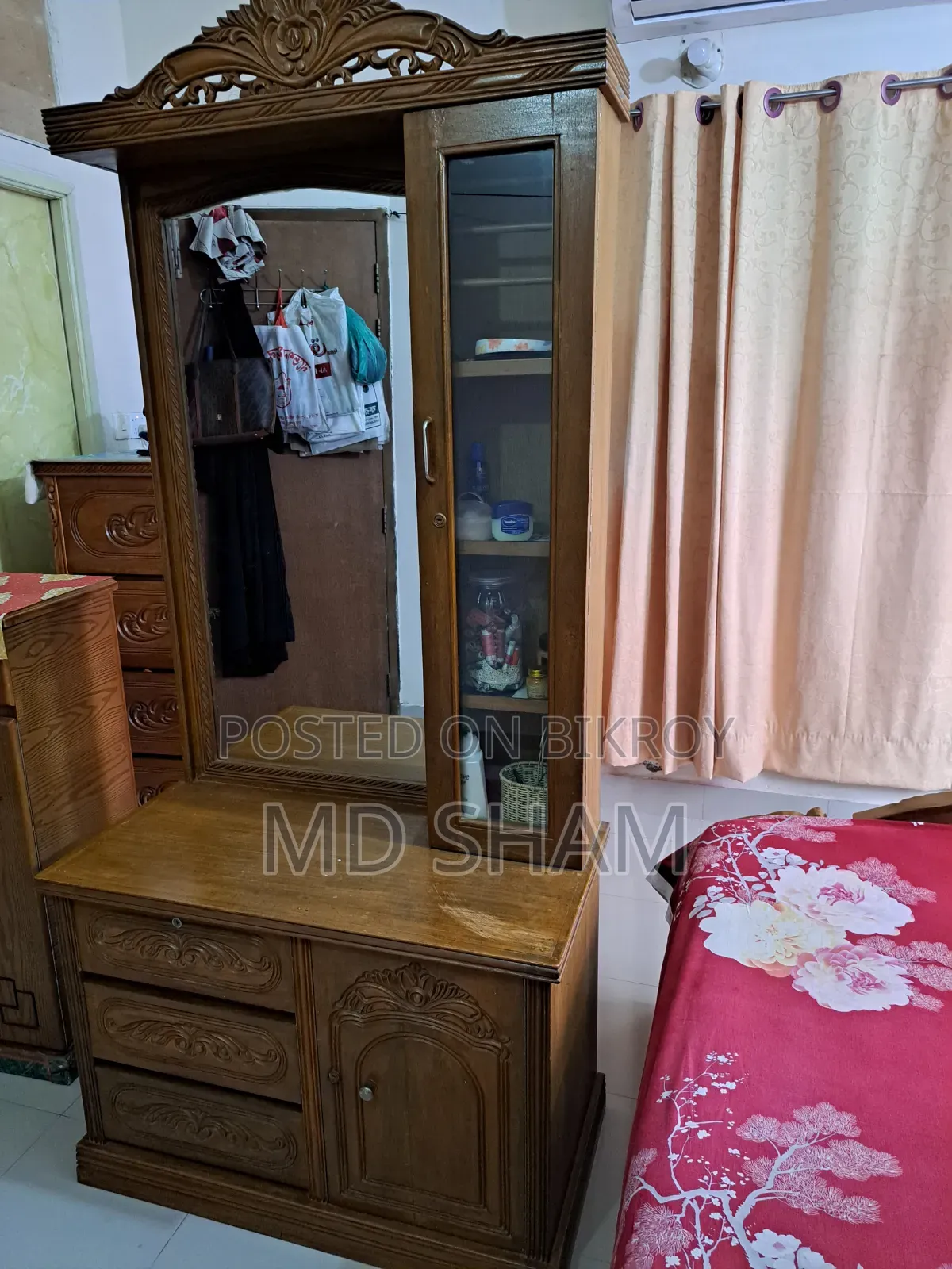 ড্রেসিং টেবিল