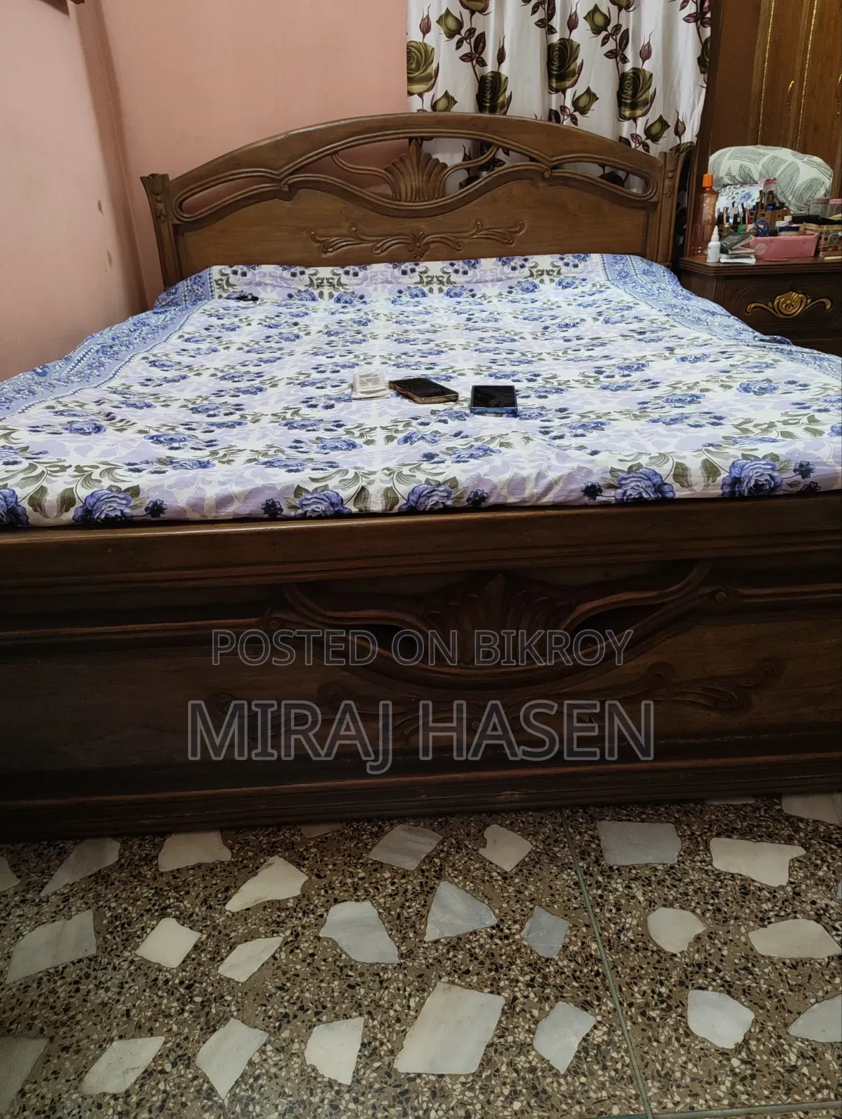 ডাইনিং টেবিল