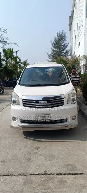 Toyota Noah 2012 Pearl