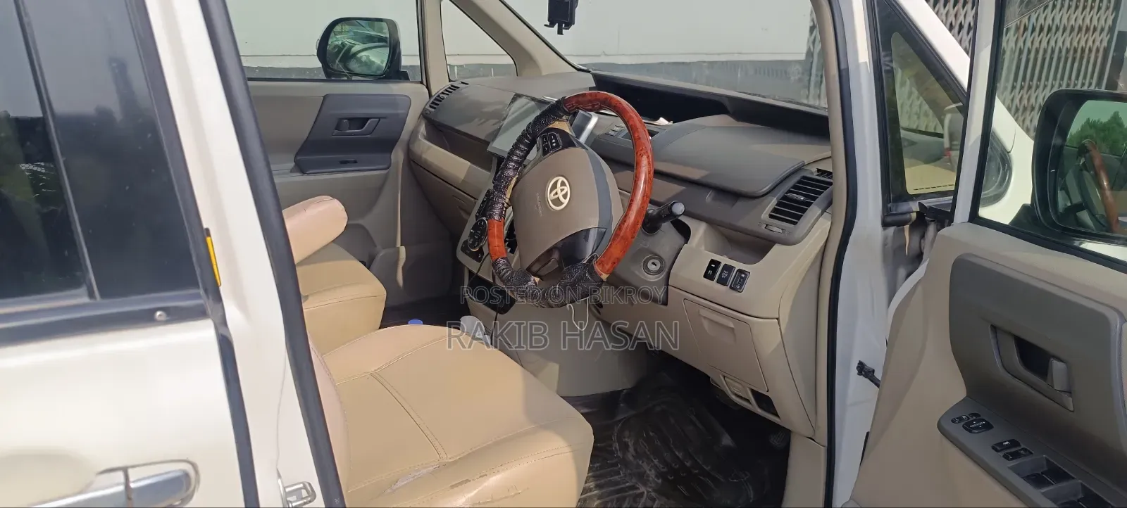 Toyota Noah 2012 Pearl
