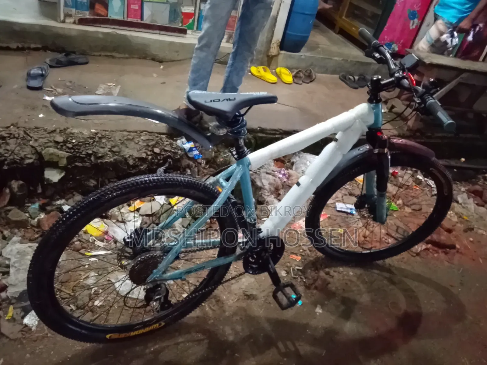 বাই সাইকেলটি একদম নতুন।টাকার দরকার তাই বিক্রি করবো।যত খুশি দেখে নিবেন