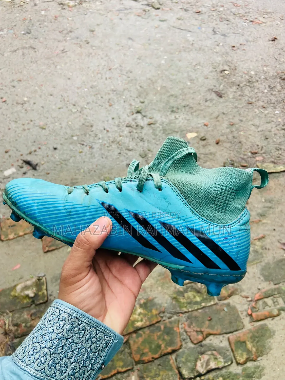 নাম: Adidas High Neck Football Boot সাইজ: ৪২