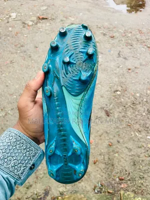 নাম: Adidas High Neck Football Boot সাইজ: ৪২